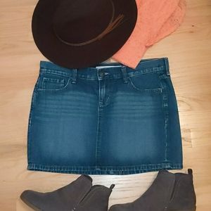 Dark Wash Old Navy Denim Mini Skirt size 6